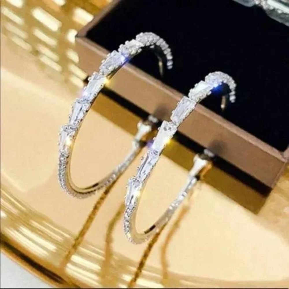 925 STERLING SILVER WHITE SAPPHIRE EARRINGS, BEAUTIFUL EARRINGS, CUTE EARRINGS. - Picture 4 of 5